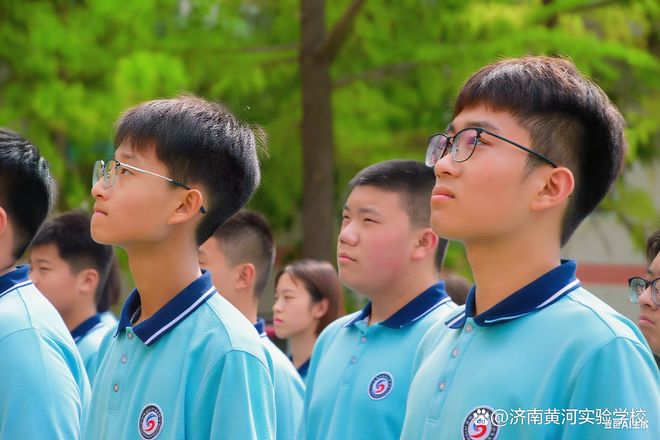 汗水的勋章温情的守护——济南黄河实验学校2025级军训首日纪实
